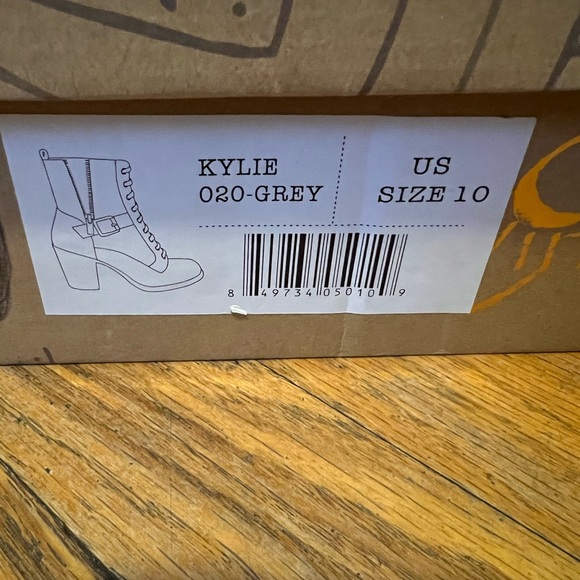 Women’s Gray Ankle Boots - size 10 - Picture 4 of 5